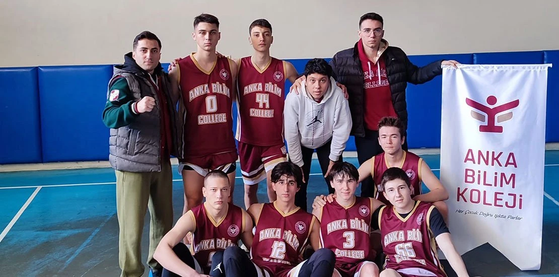 Unsere Basketballmannschaft steht im Halbfinale.